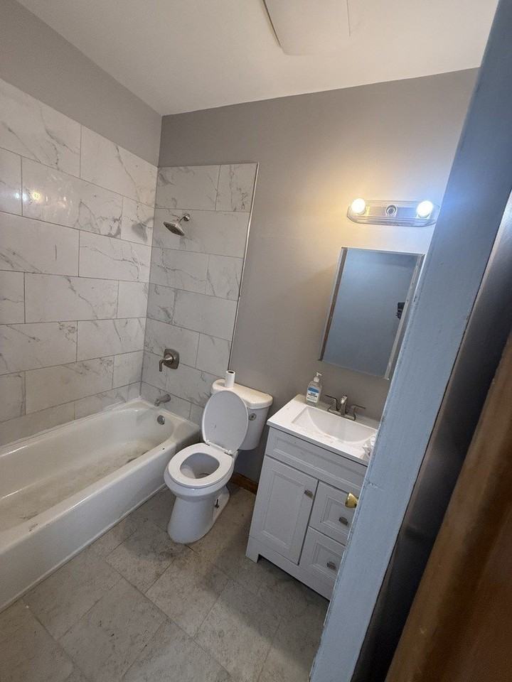 1114 S Albany Ave #2 - Photo 7 of 10