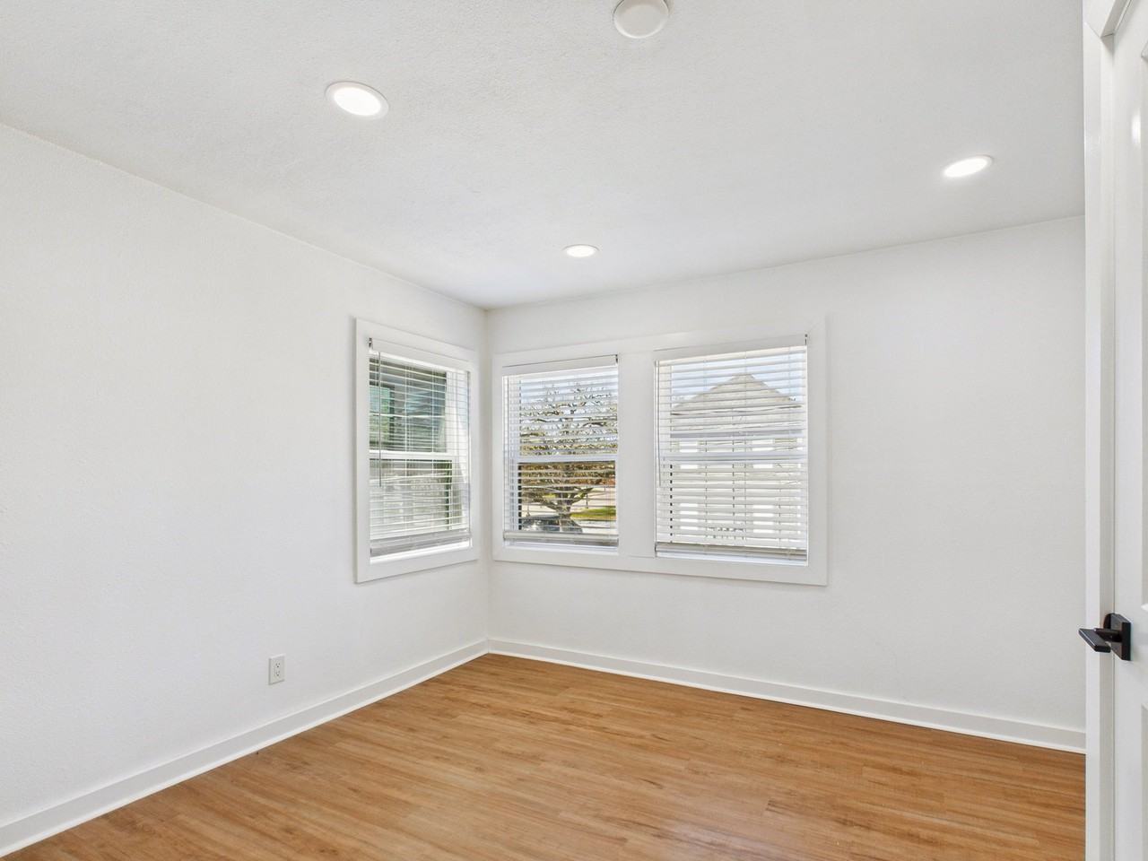 607 Foch St #C - Photo 4 of 8