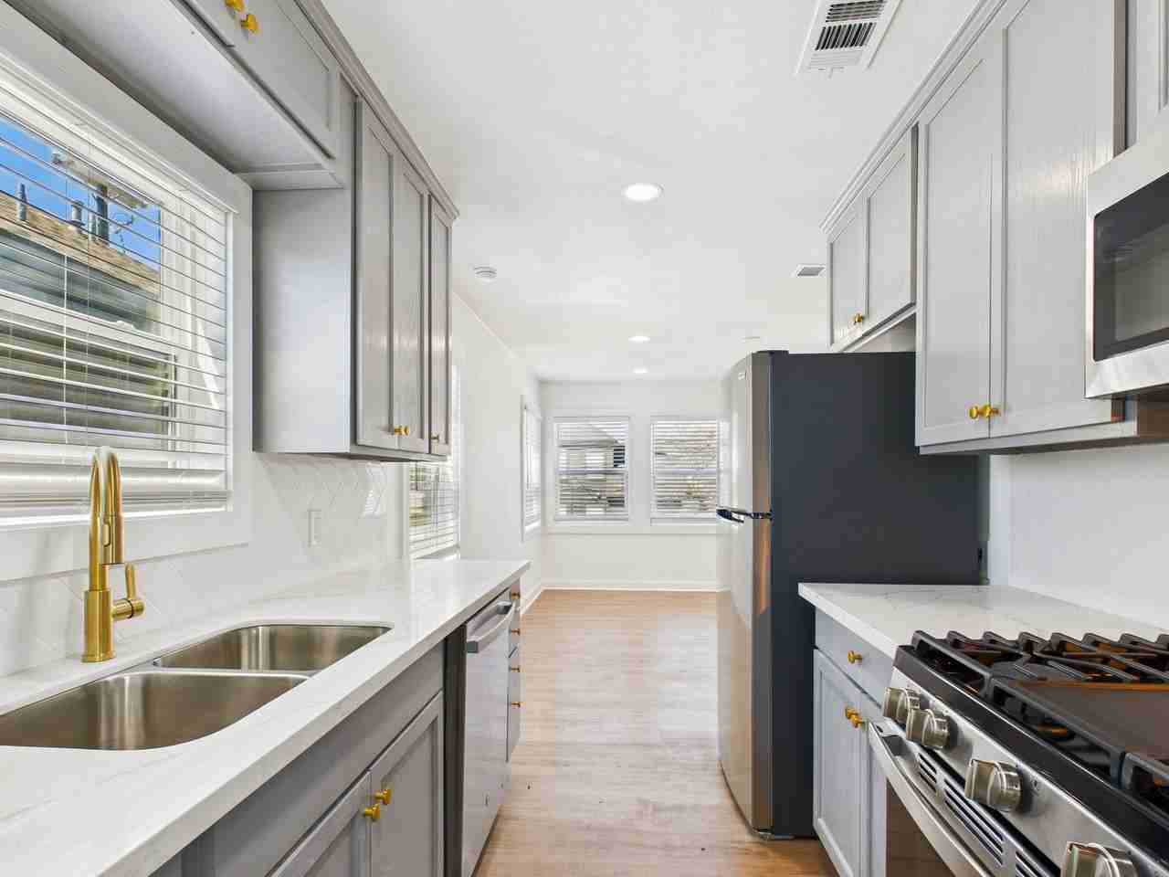 607 Foch St #C - Photo 5 of 8