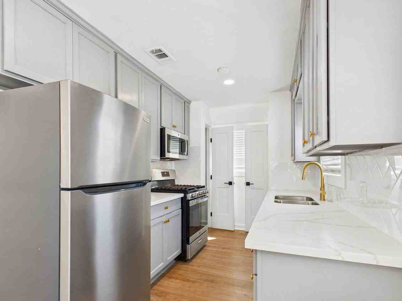607 Foch St #C - Photo 6 of 8