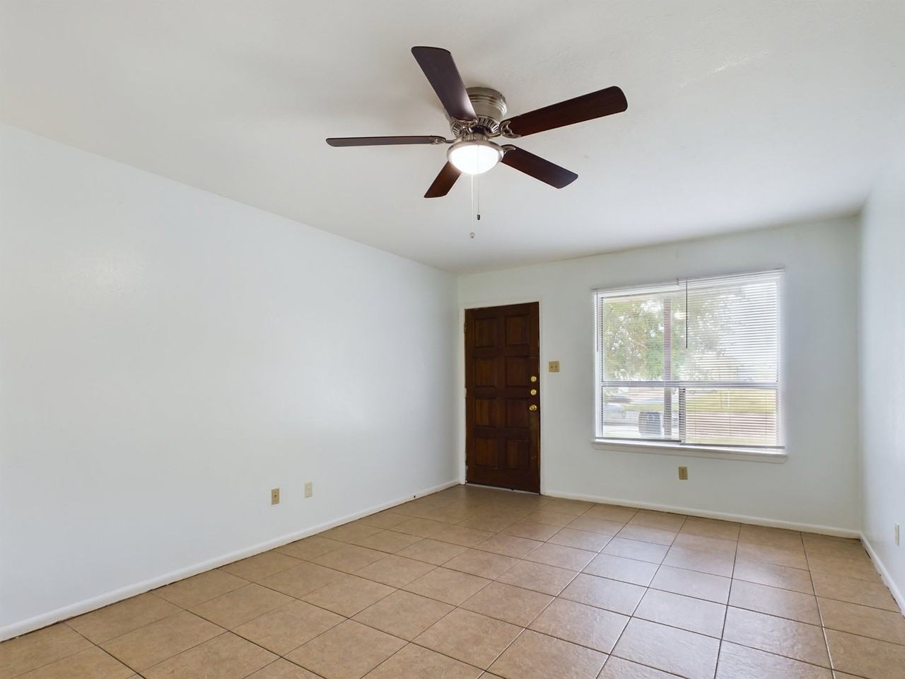 1601 George Bush Dr E #B - Photo 4 of 8