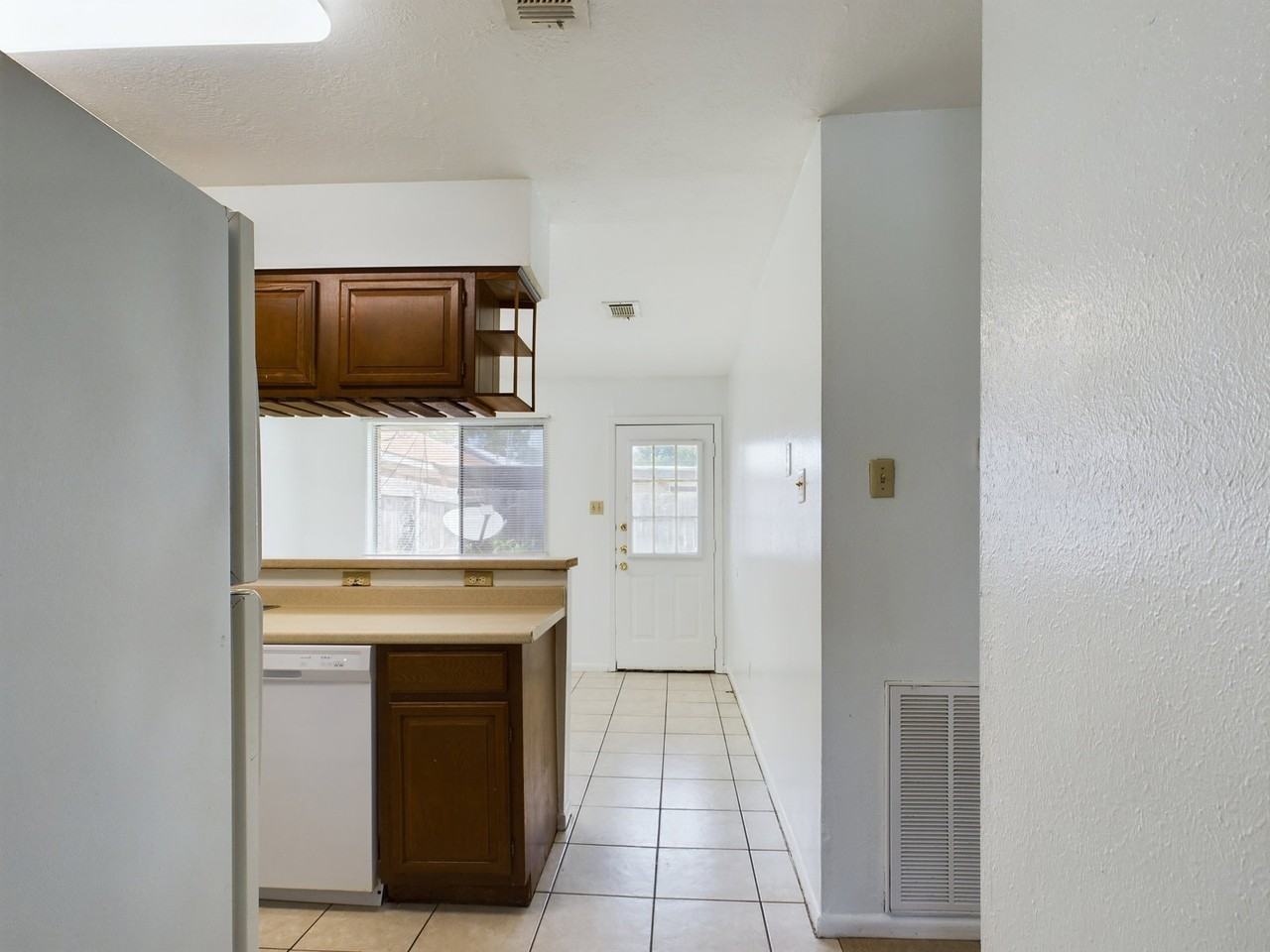 1601 George Bush Dr E #B - Photo 5 of 8