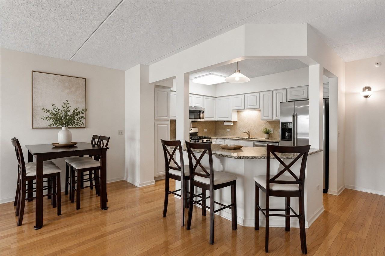 5155 Madison St #402 - Photo 6 of 18