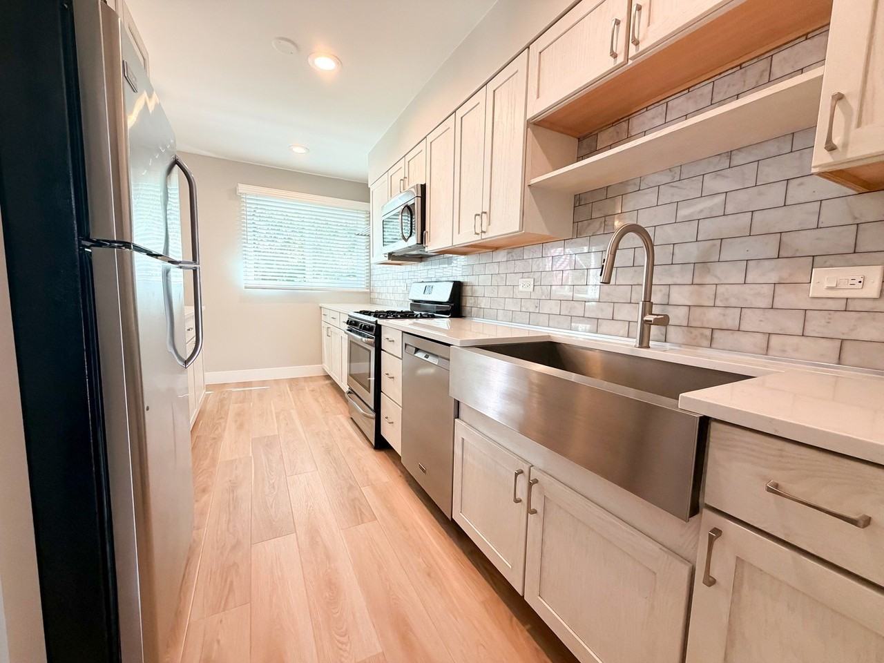 26W416 Macarthur Ave - Photo 5 of 24