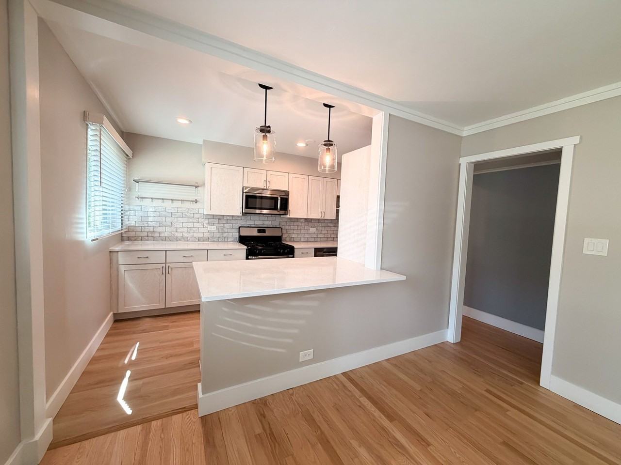 26W416 Macarthur Ave - Photo 7 of 24