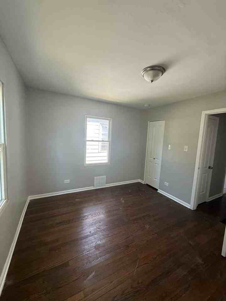 16963 Shea Ave - Photo 3 of 7