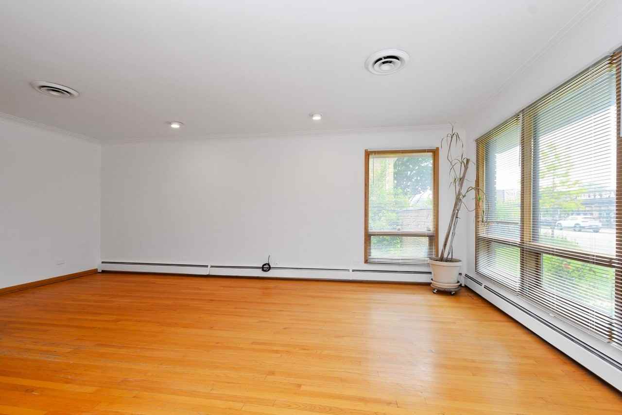 6238 W 63rd St - Photo 5 of 30