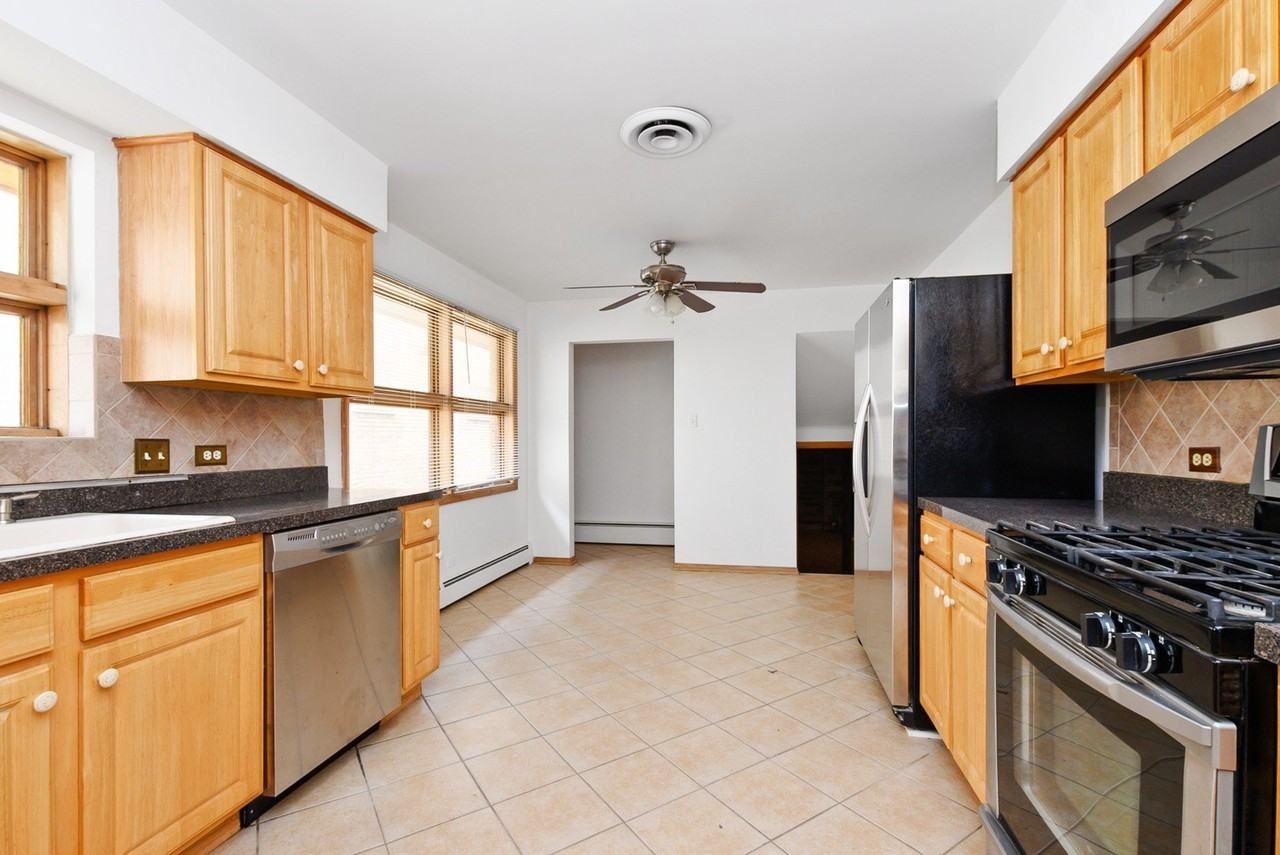 6238 W 63rd St - Photo 6 of 30