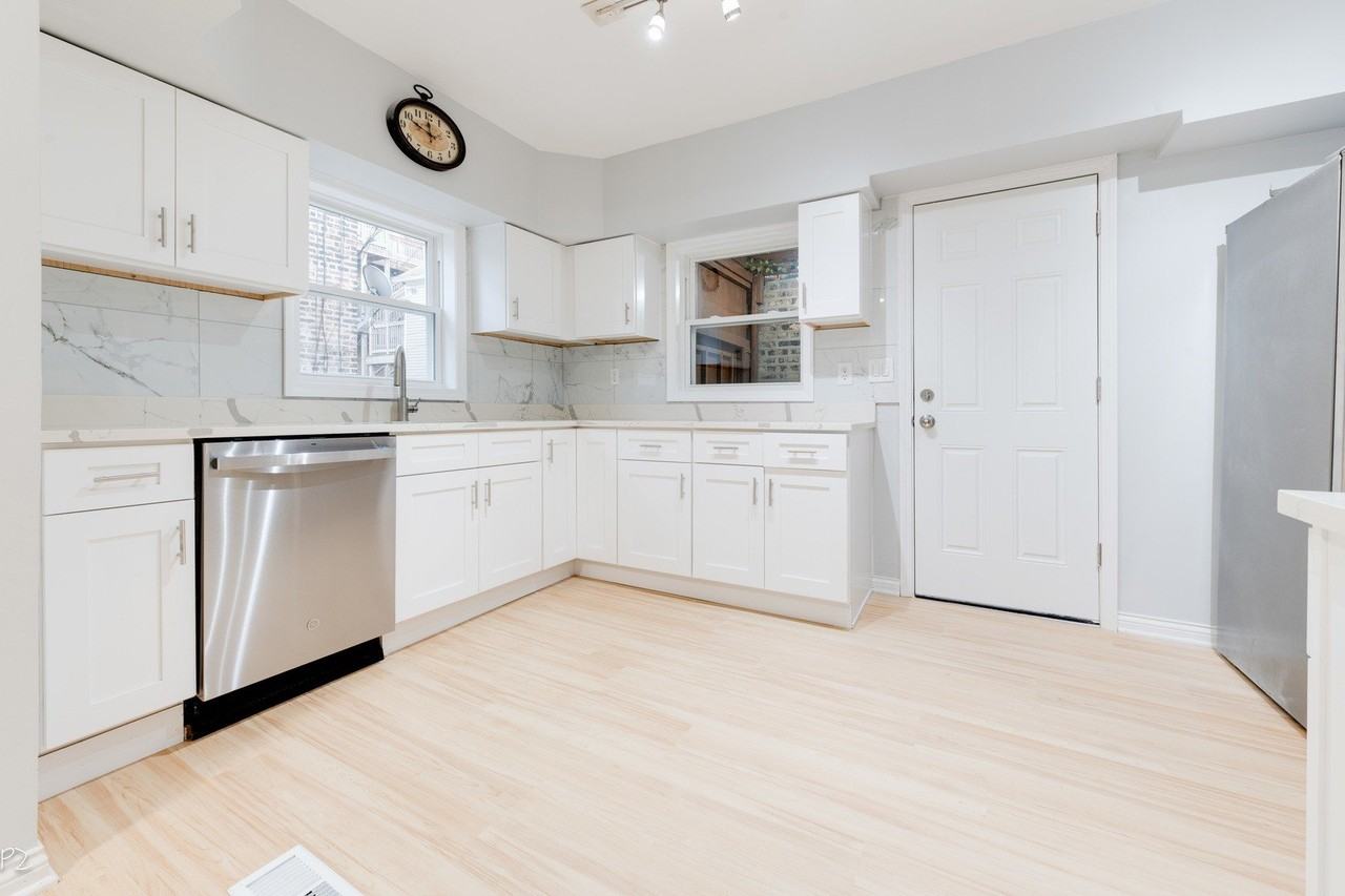 2625 S Union Ave #REAR - Photo 3 of 20