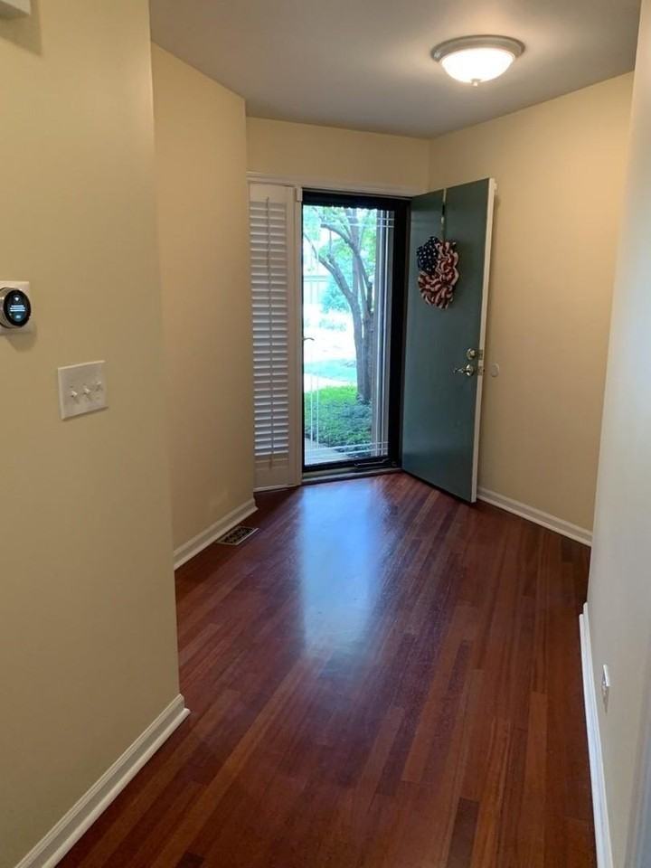 946 Shoreline Rd #905 - Photo 2 of 17