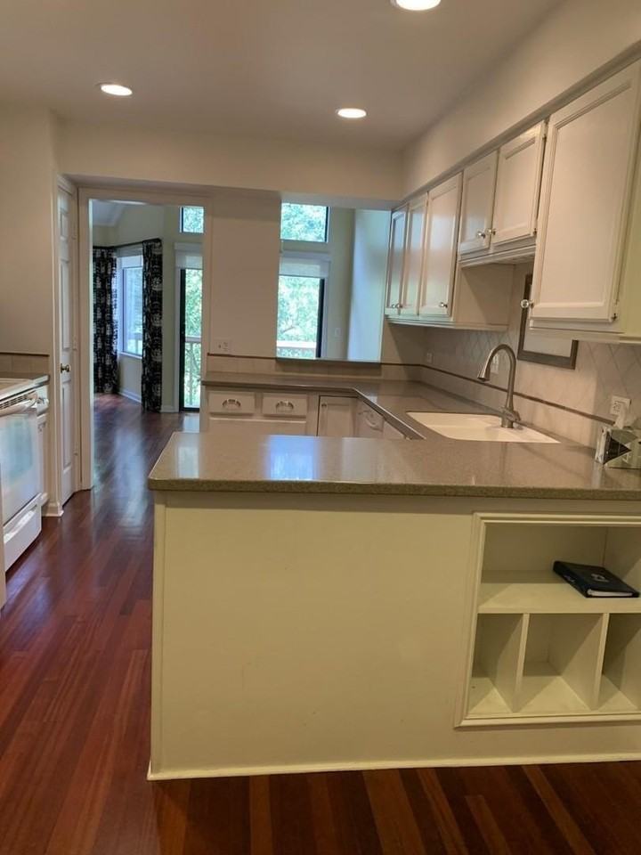 946 Shoreline Rd #905 - Photo 6 of 17