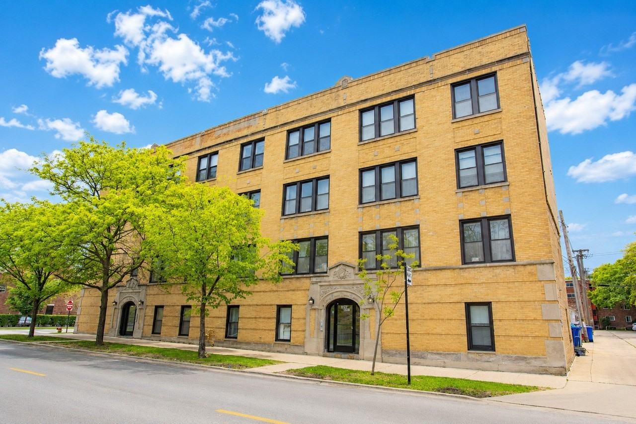 6150 N Ravenswood Ave #4