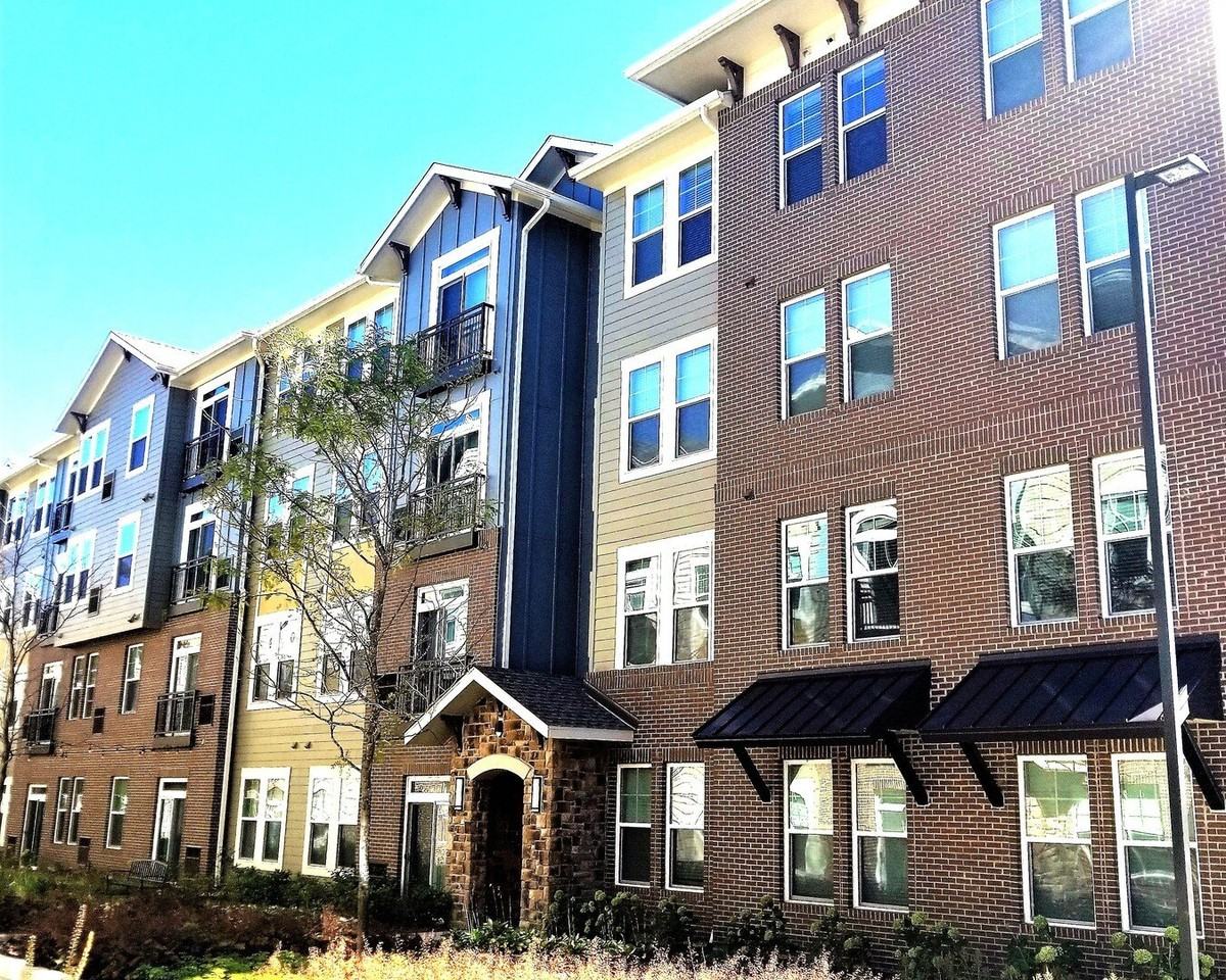 690 E Algonquin Rd #3202