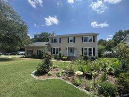 featured image of 915 Highland Dr