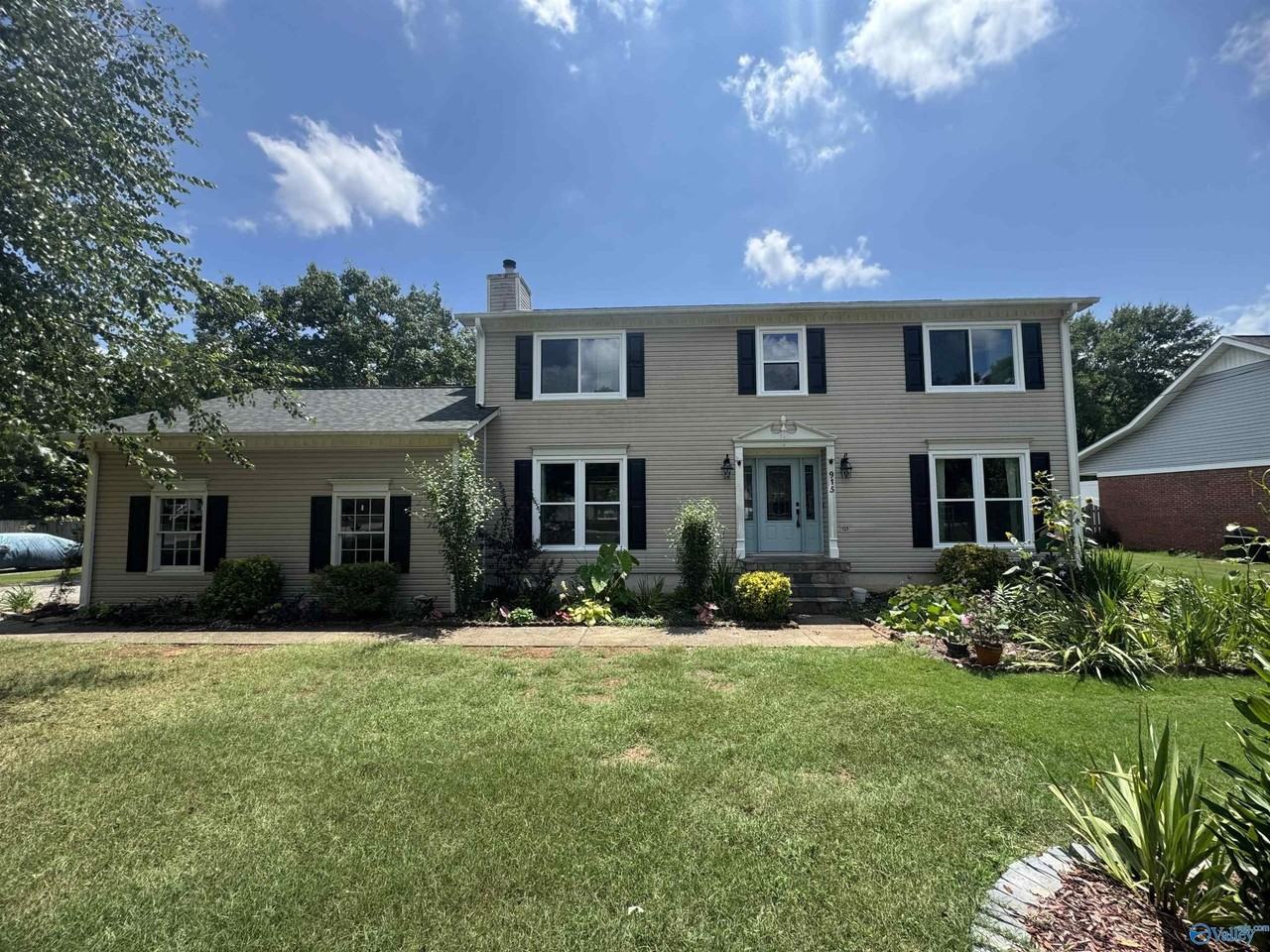 915 Highland Dr - Photo 2 of 35