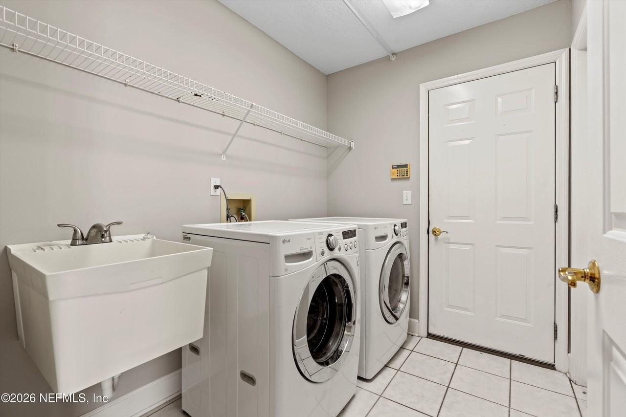 7610 Sentry Oak Cir W - Photo 6 of 32