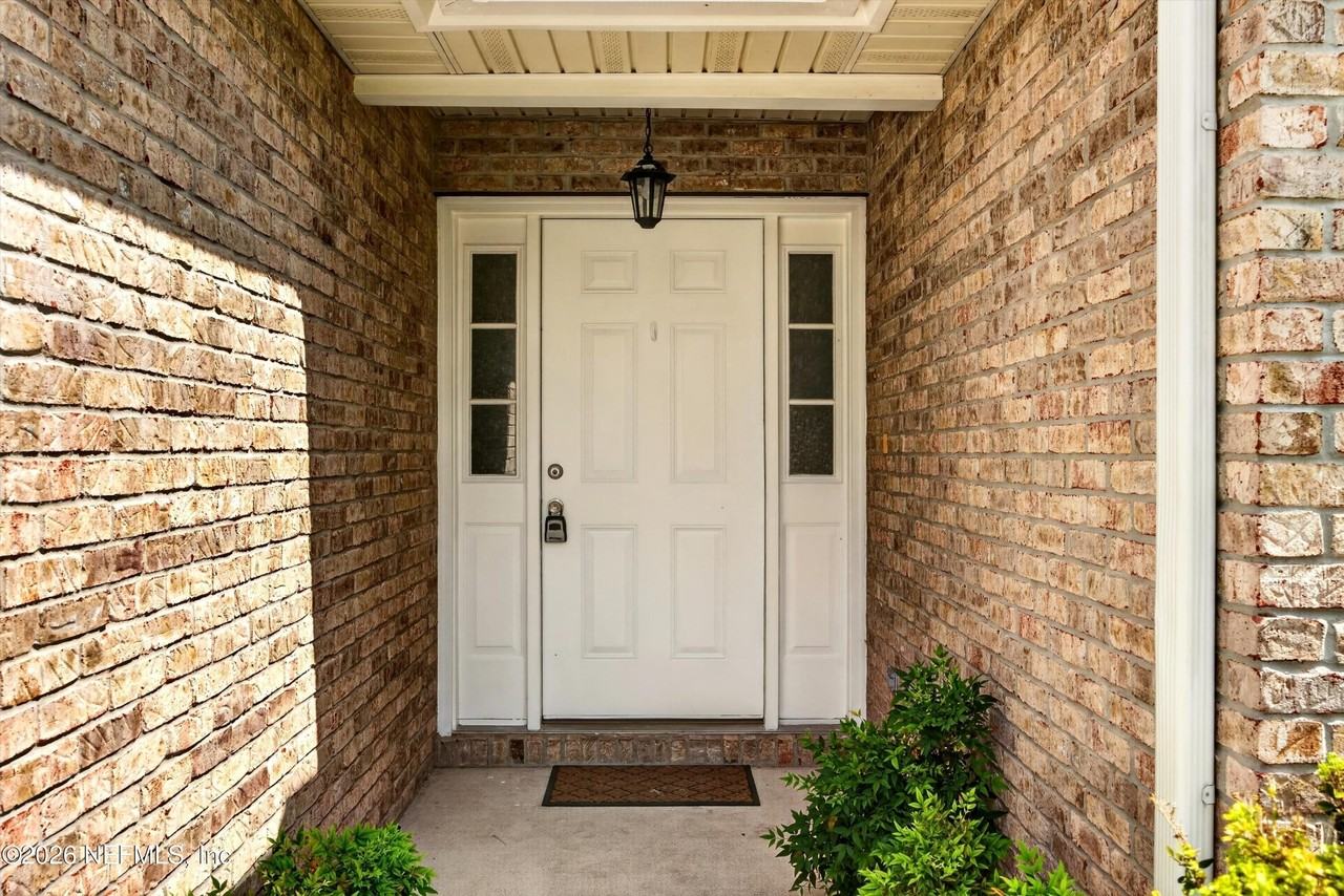 490 Hillside Dr - Photo 4 of 39