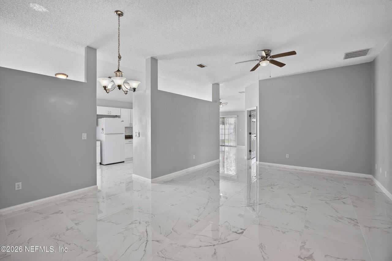 490 Hillside Dr - Photo 6 of 39