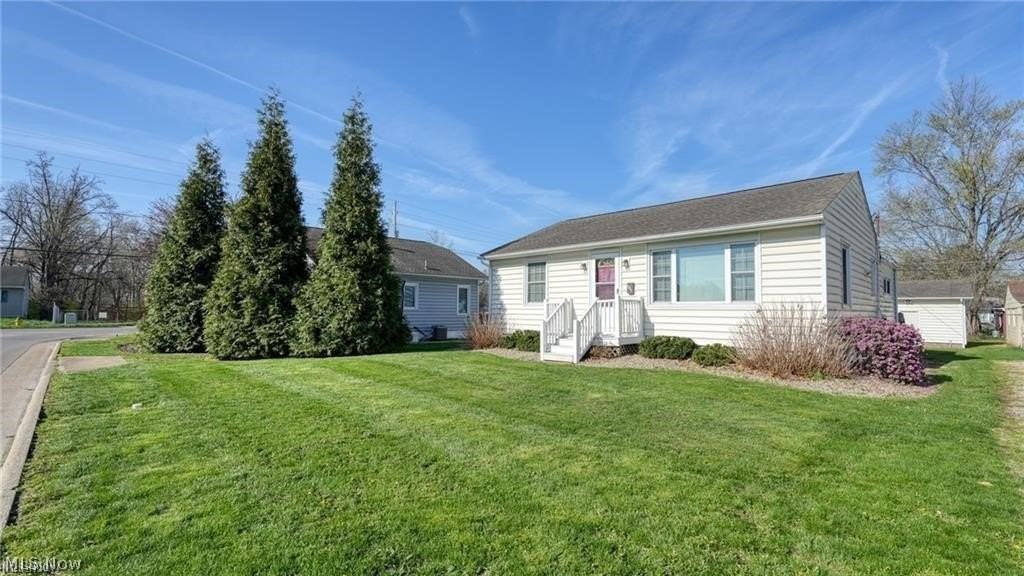 2411 Bell St - Photo 3 of 7