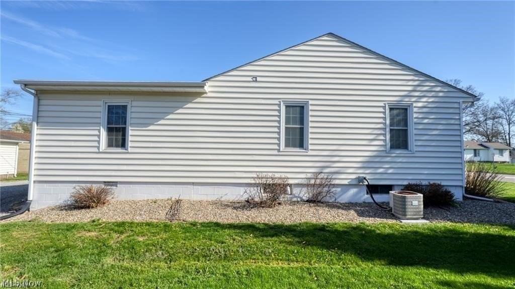 2411 Bell St - Photo 4 of 7