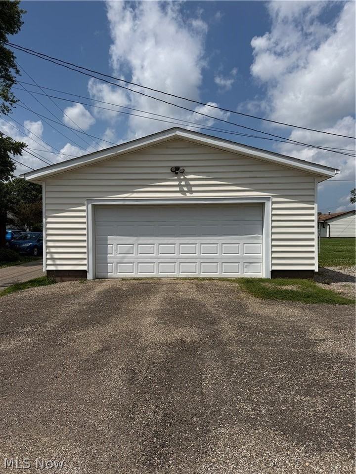 2411 Bell St - Photo 6 of 7