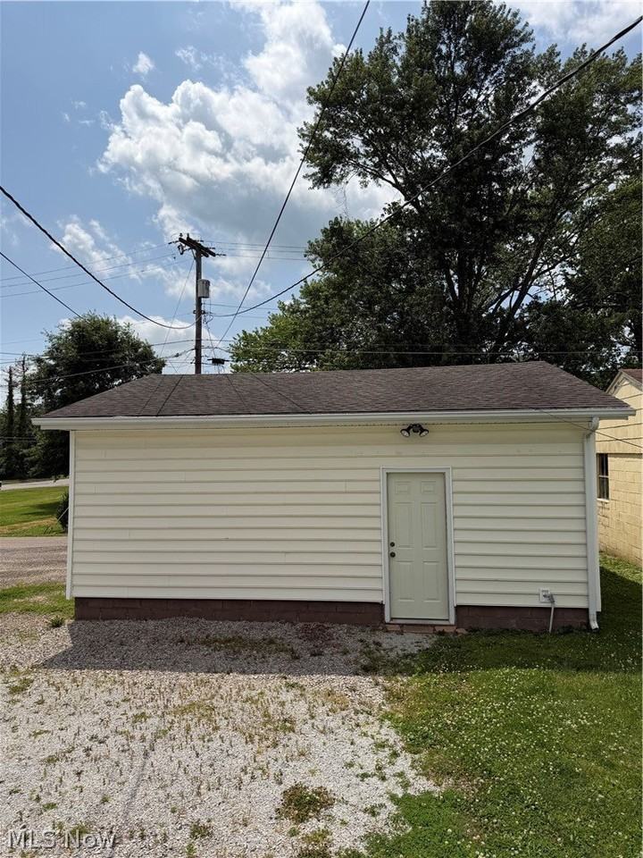 2411 Bell St - Photo 7 of 7