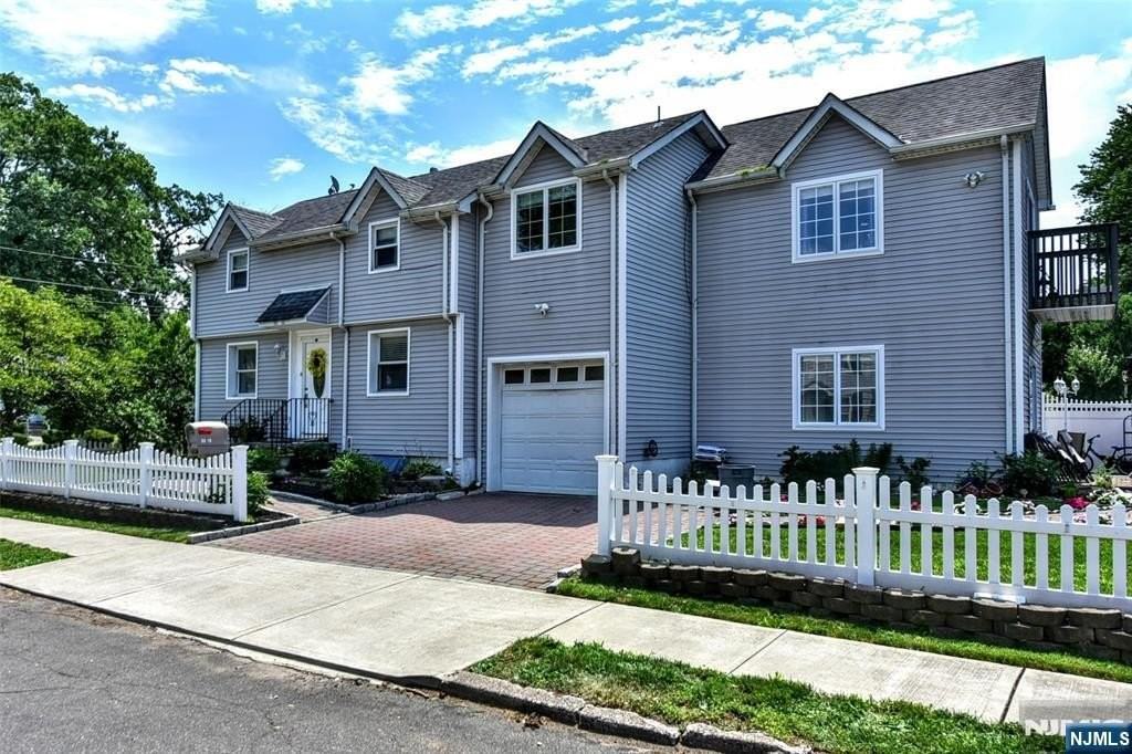 32-12 Raphael St - Photo 3 of 43