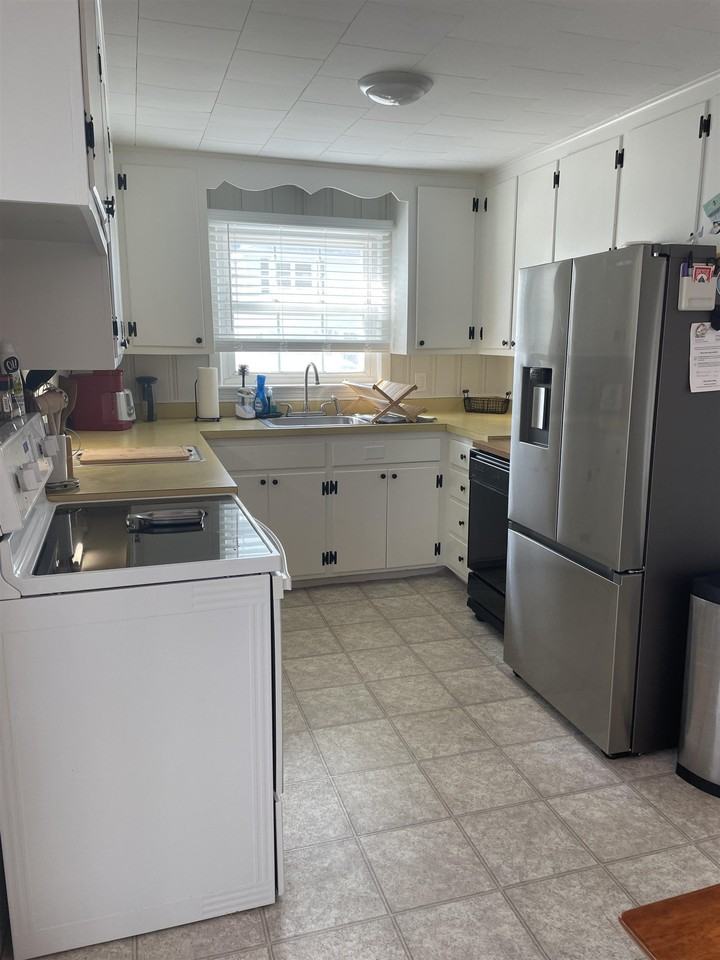 228 Bristol St - Photo 5 of 14