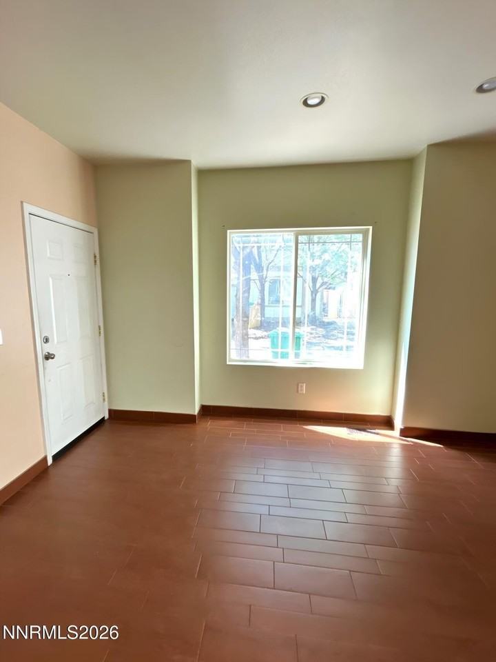 1317 Powell Ln - Photo 3 of 3