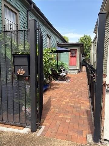 620 Gallier St - Photo 2 of 10