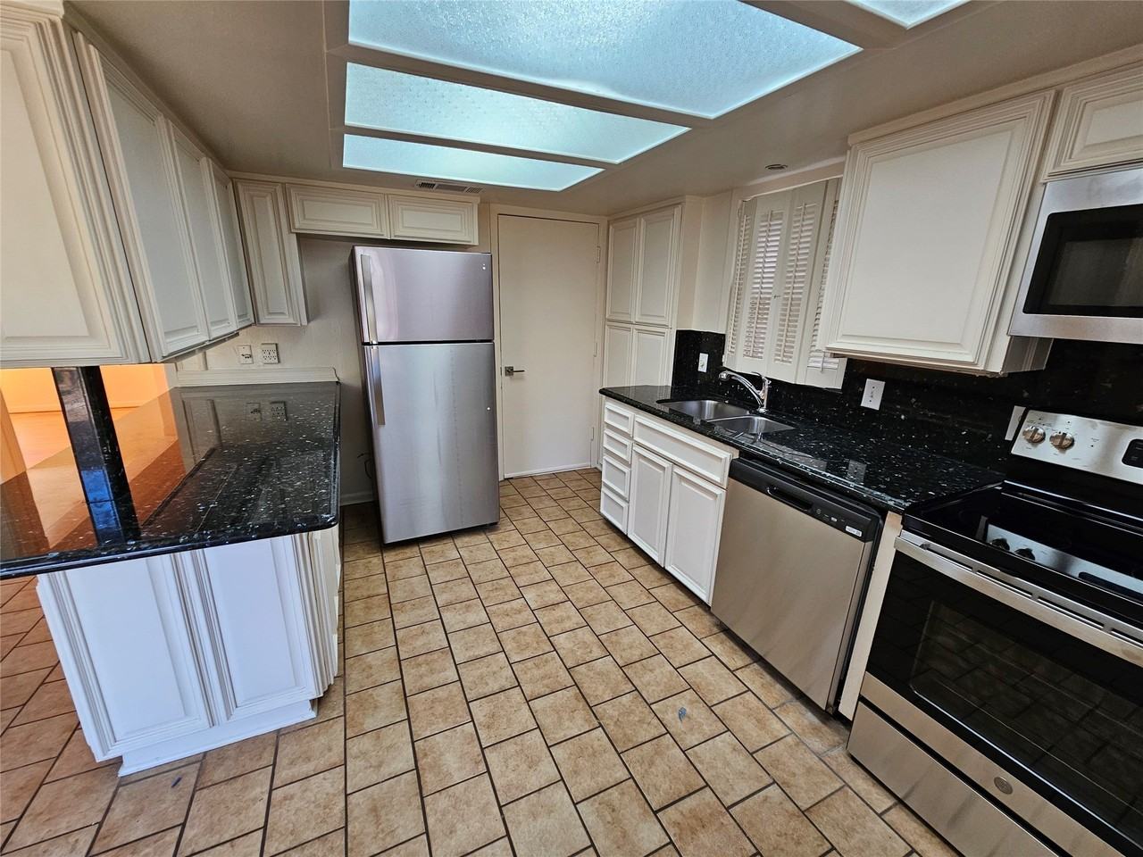 6517 Happy Ln - Photo 6 of 29