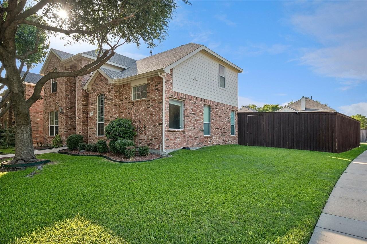 4401 Caledonia Creek Ln - Photo 2 of 25