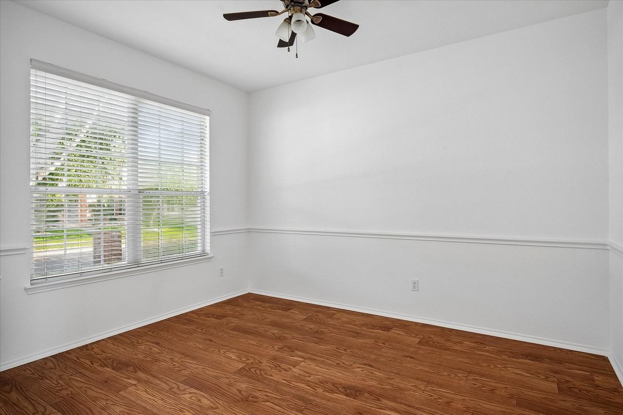 4401 Caledonia Creek Ln - Photo 4 of 25