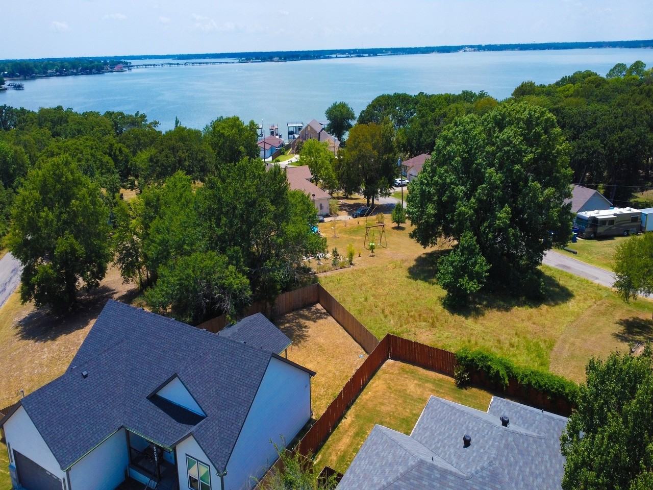 307 Coral Reef St - Photo 4 of 23