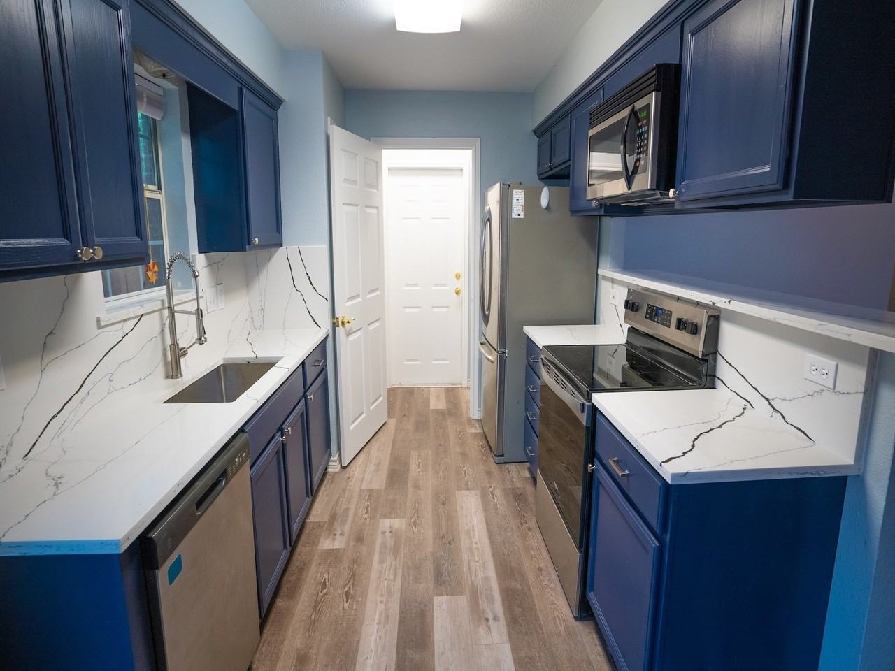 307 Coral Reef St - Photo 7 of 23