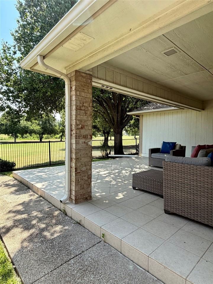 3212 Laurel Oaks Ct - Photo 2 of 26
