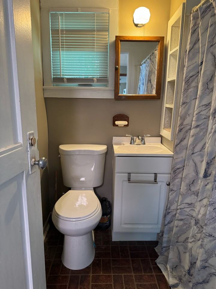 592 Main St #3 - Photo 2 of 11