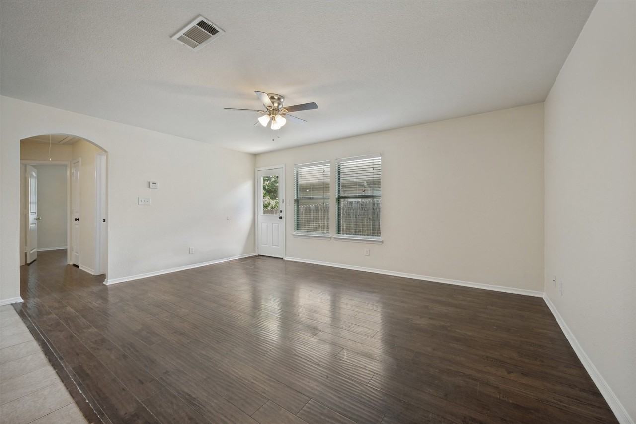 1112 Mulkey Ln - Photo 2 of 12