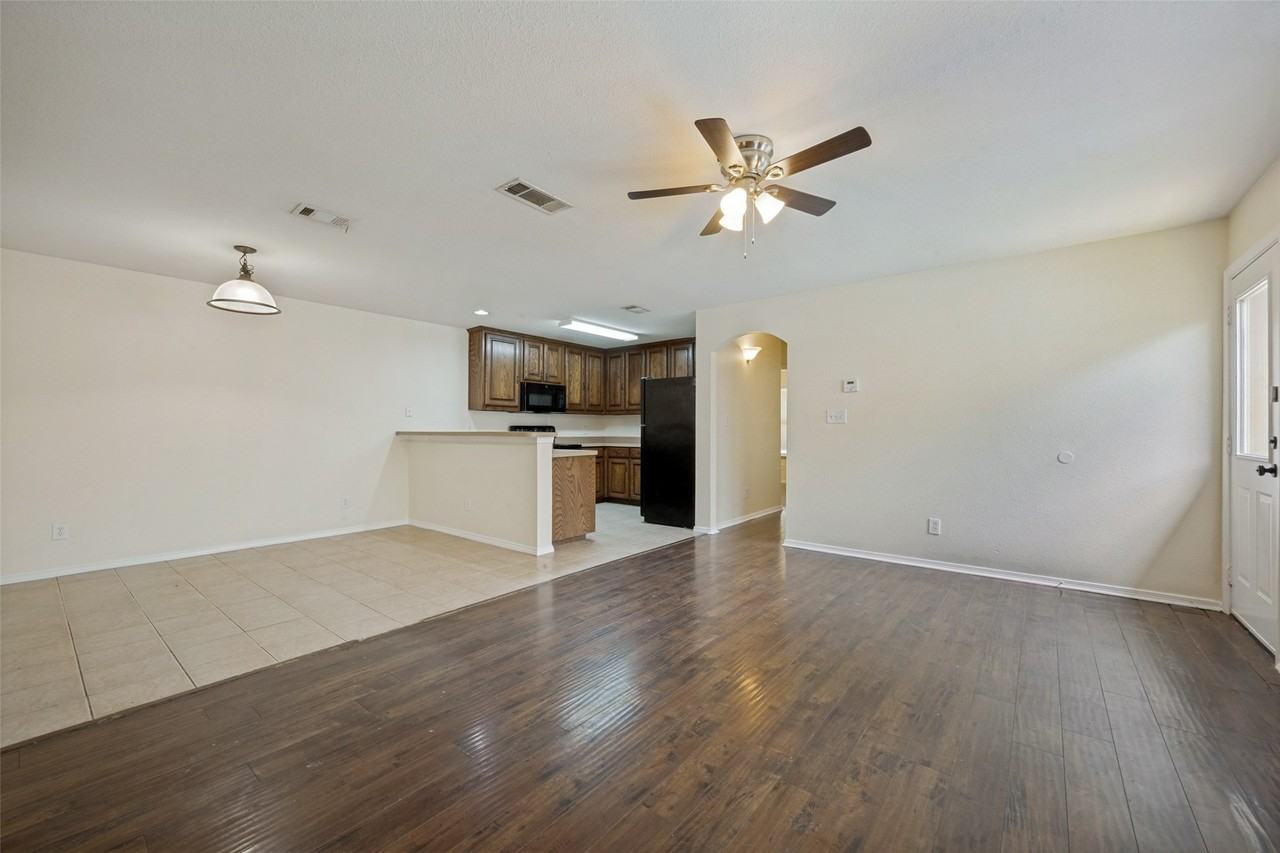 1112 Mulkey Ln - Photo 5 of 12