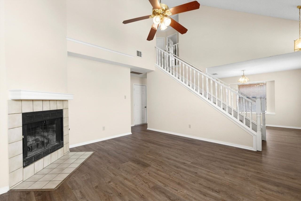 332 Kyle Dr - Photo 3 of 39