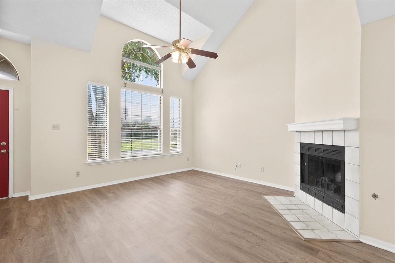 332 Kyle Dr - Photo 5 of 39