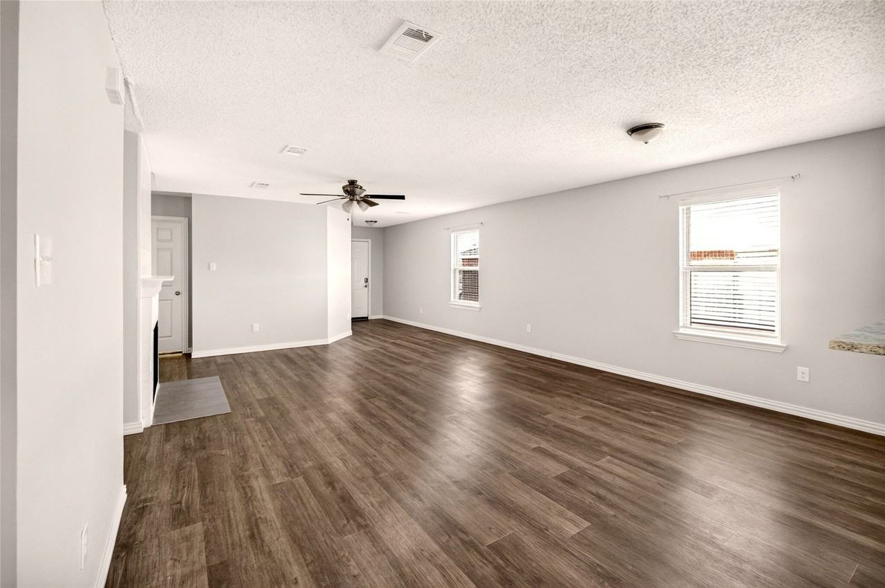 8704 Swan Park Dr - Photo 3 of 19