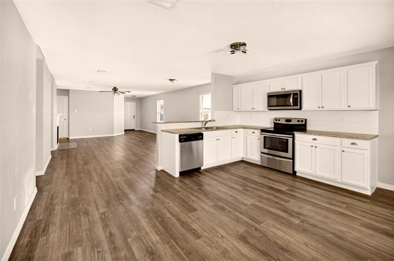 8704 Swan Park Dr - Photo 7 of 19