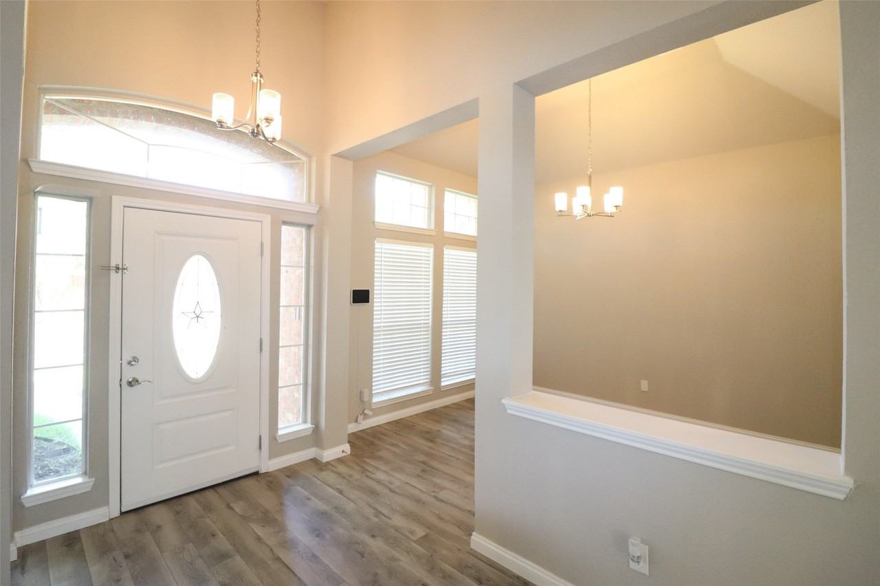 4606 Clay Dr - Photo 5 of 40