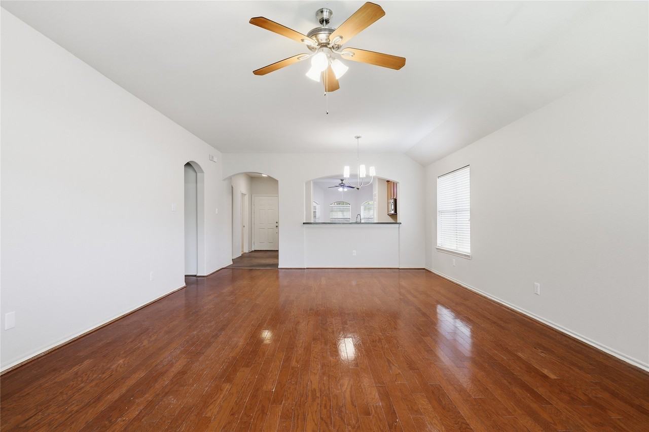 4504 Leeds Dr - Photo 4 of 27