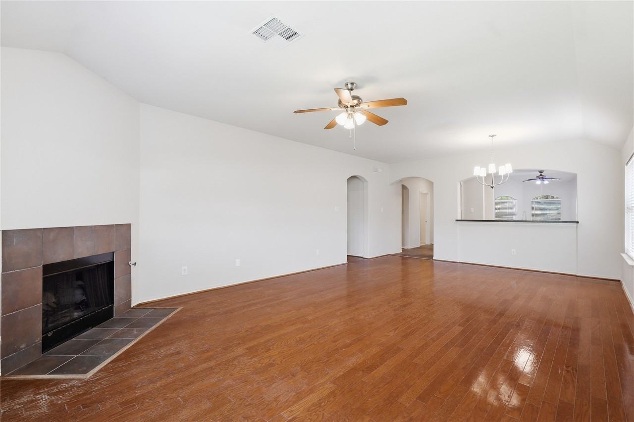 4504 Leeds Dr - Photo 5 of 27