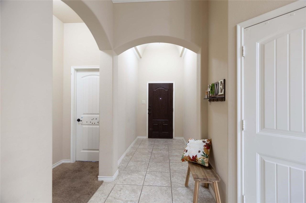 10113 Old Eagle River Ln - Photo 2 of 20