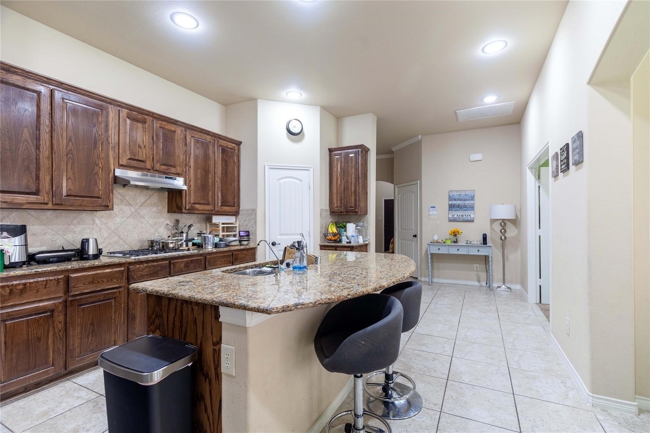 10113 Old Eagle River Ln - Photo 6 of 29