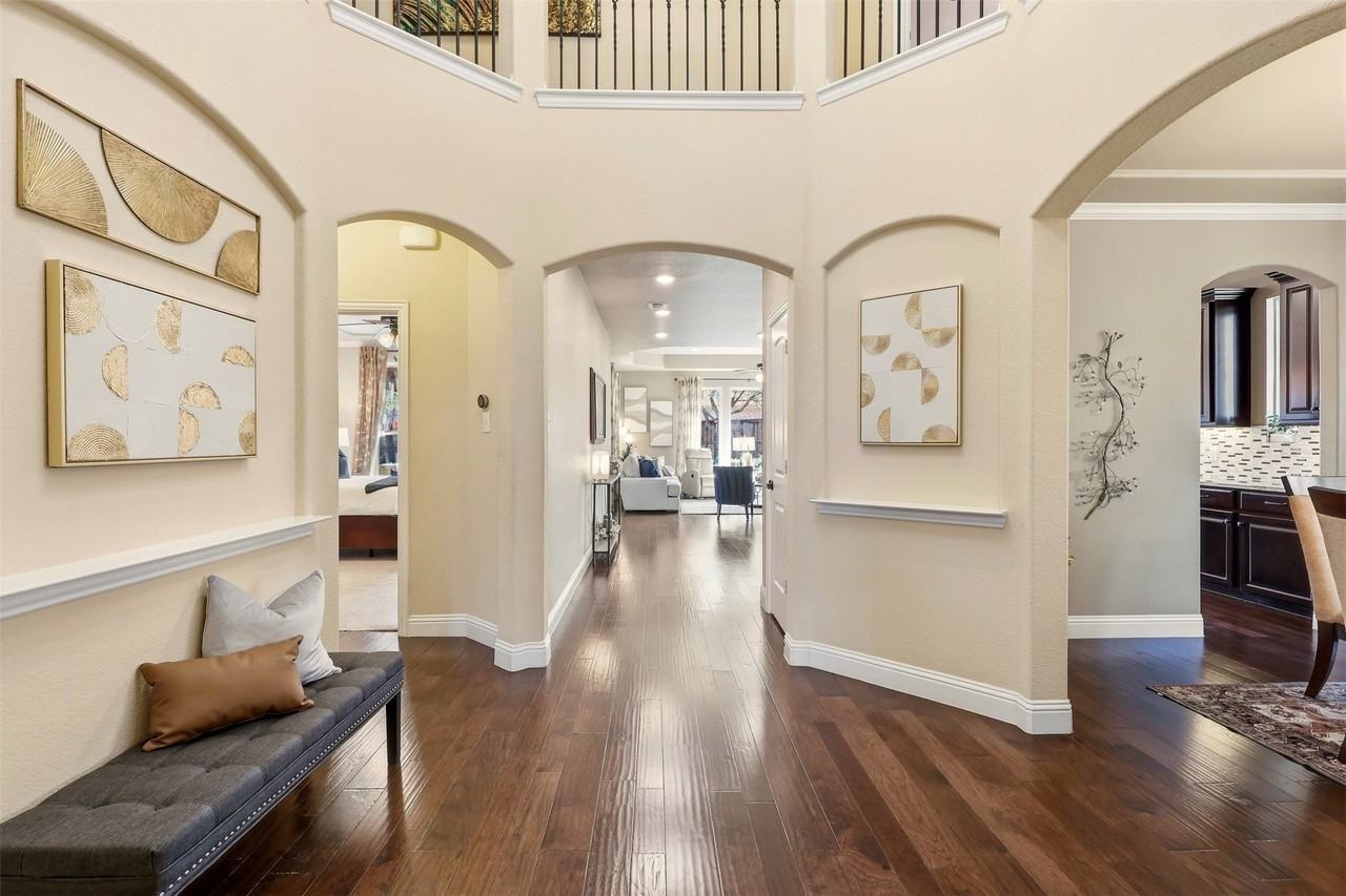 917 Navasota Trl - Photo 3 of 21