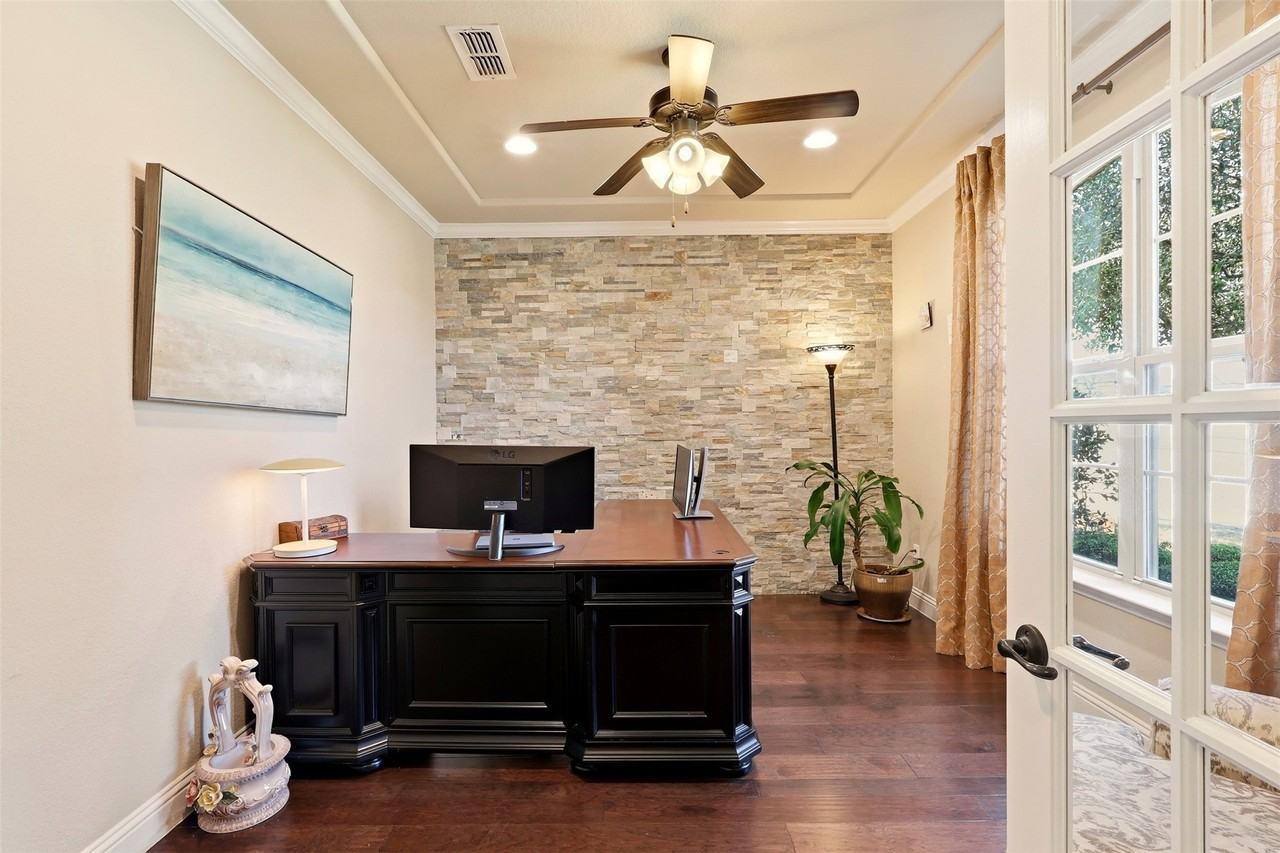 917 Navasota Trl - Photo 4 of 21